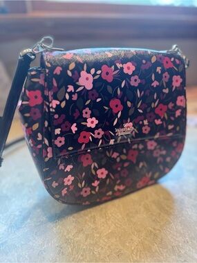 Kate Spade PXRU8206 Black Multi Floral Saddle Crossbody purse